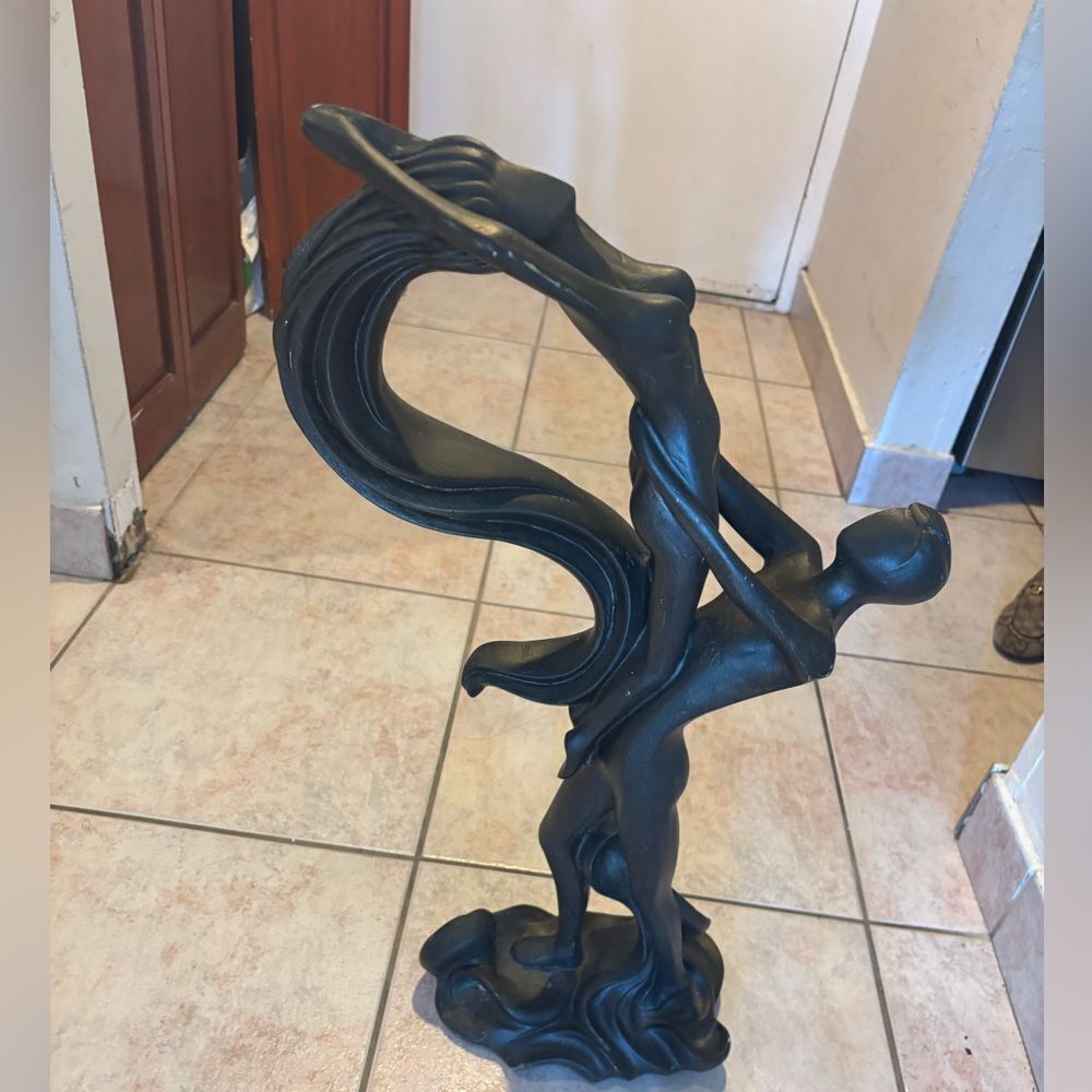 JARU JNO685 FLOOR STAND STATUE Man Lifting Woman in Celebration Sculpture 1985